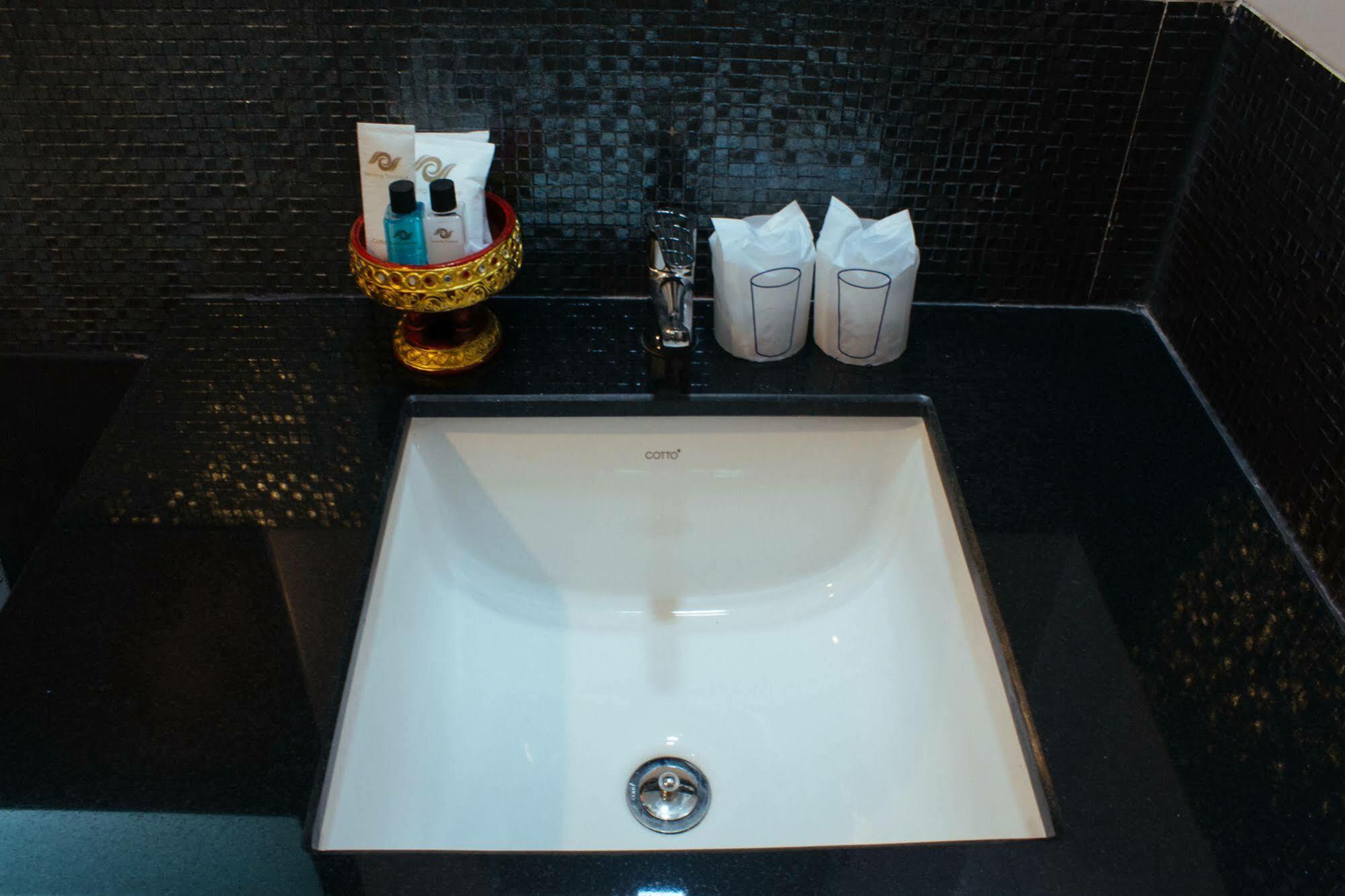 Bed and Breakfast Noble Tarntong Boutique Чиангмай Экстерьер фото